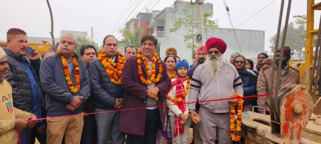 ਪੈਰਾਮਾਊਂਟ ਕਲੋਨੀ ਚ 32 ਲੱਖ ਰੁਪਏ ਦੀ ਨਾਗਤ ਨਾਲ ਟਿਊਬਵੈੱਲ ਨਿਰਮਾਣ ਕਾਰਜ ਸ਼ੁਰੂ